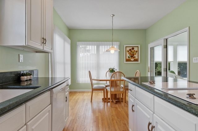 2 Nelson Cir, Bedford, MA 01730