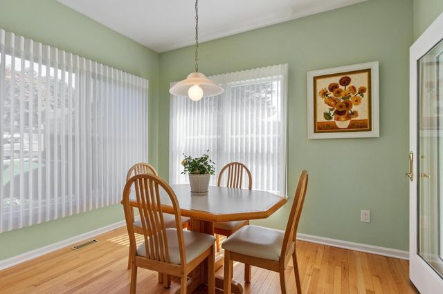 2 Nelson Cir, Bedford, MA 01730