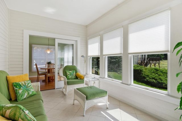 2 Nelson Cir, Bedford, MA 01730