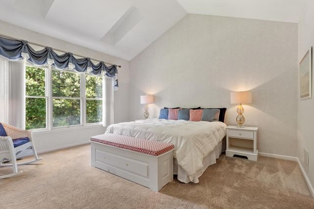 2 Nelson Cir, Bedford, MA 01730
