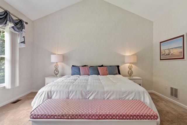 2 Nelson Cir, Bedford, MA 01730