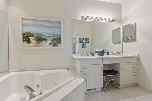 2 Nelson Cir, Bedford, MA 01730
