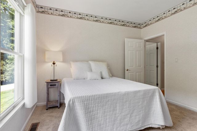 2 Nelson Cir, Bedford, MA 01730