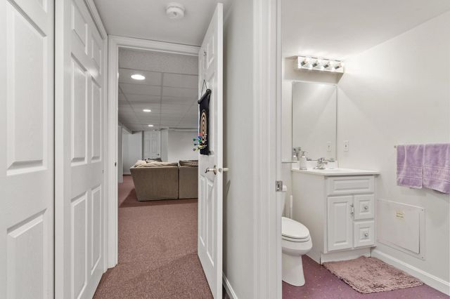 2 Nelson Cir, Bedford, MA 01730