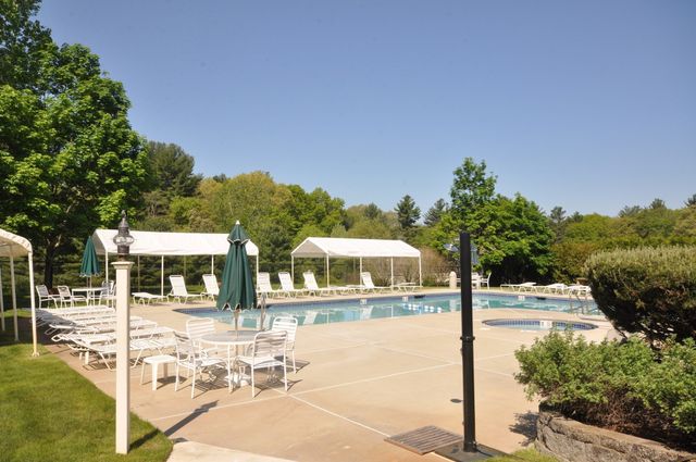 2 Nelson Cir, Bedford, MA 01730