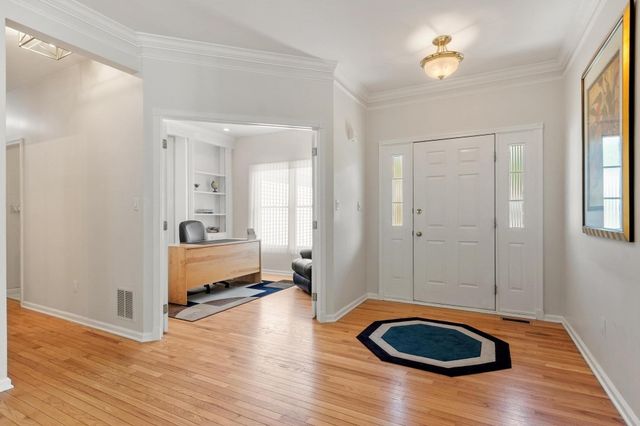 2 Nelson Cir, Bedford, MA 01730