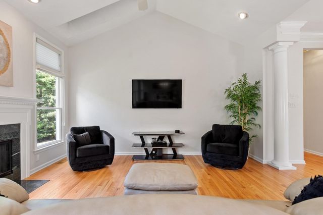 2 Nelson Cir, Bedford, MA 01730