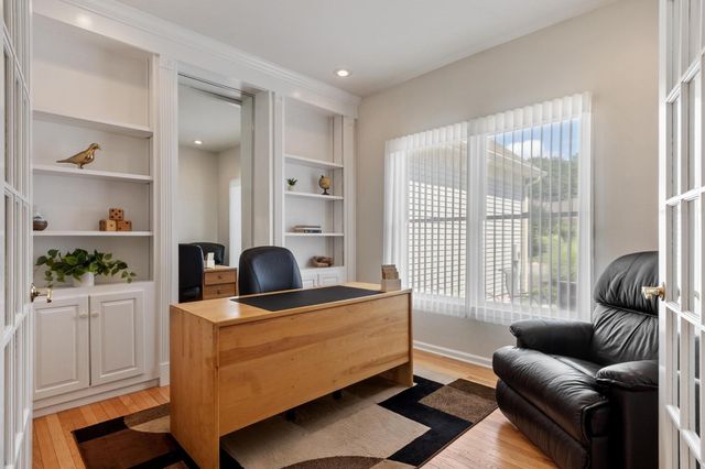 2 Nelson Cir, Bedford, MA 01730