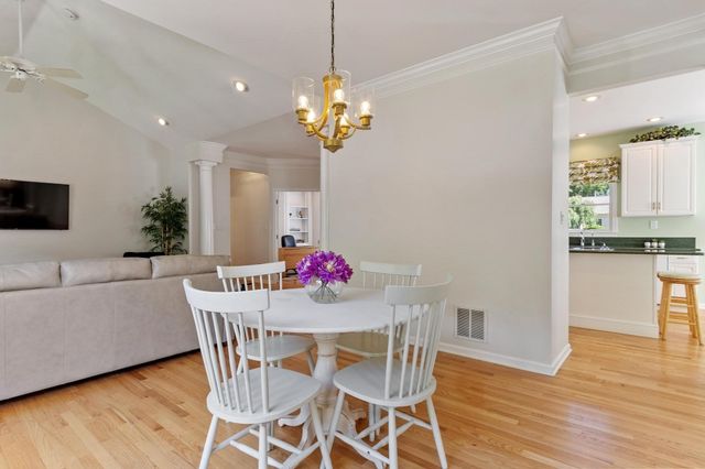2 Nelson Cir, Bedford, MA 01730