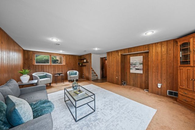 806 S Elm Street, Mount Prospect, IL 60056