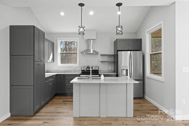 24 Lower Grassy Branch Road, Asheville, NC 28805