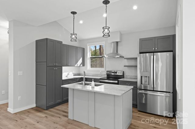 24 Lower Grassy Branch Road, Asheville, NC 28805