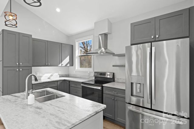 24 Lower Grassy Branch Road, Asheville, NC 28805