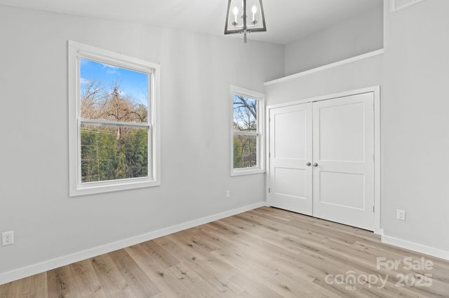 24 Lower Grassy Branch Road, Asheville, NC 28805