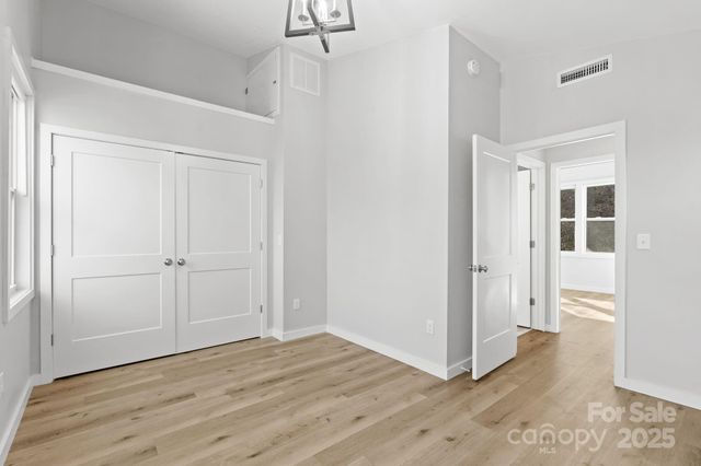 24 Lower Grassy Branch Road, Asheville, NC 28805