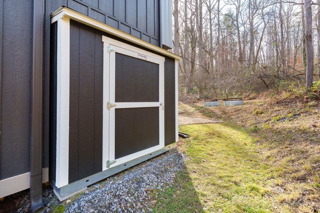 24 Lower Grassy Branch Road, Asheville, NC 28805