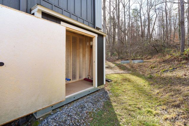 24 Lower Grassy Branch Road, Asheville, NC 28805