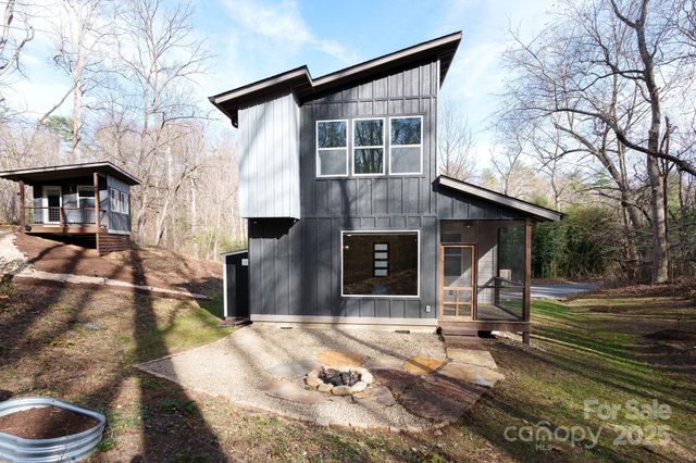 24 Lower Grassy Branch Road, Asheville, NC 28805