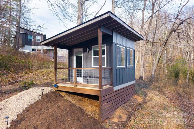 24 Lower Grassy Branch Road, Asheville, NC 28805