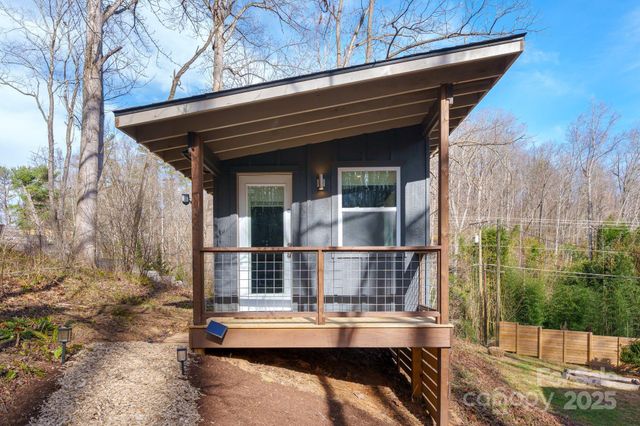 24 Lower Grassy Branch Road, Asheville, NC 28805
