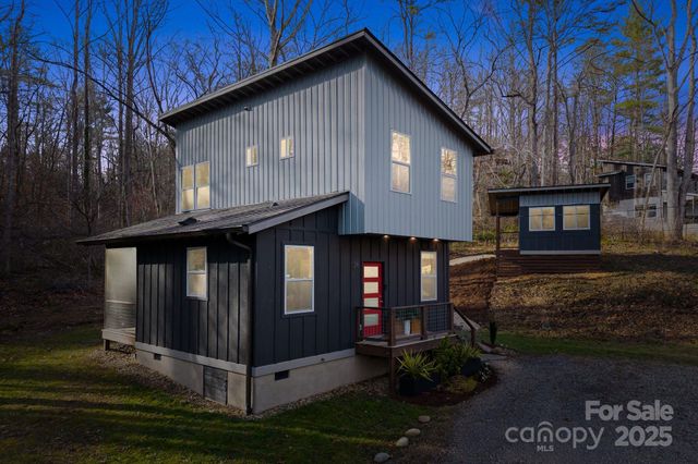 24 Lower Grassy Branch Road, Asheville, NC 28805