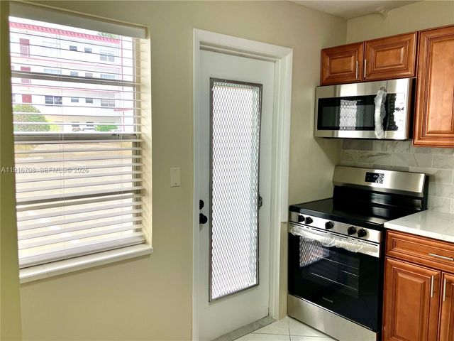 4270 NW 40th Street 103, Lauderdale Lakes, FL 33319