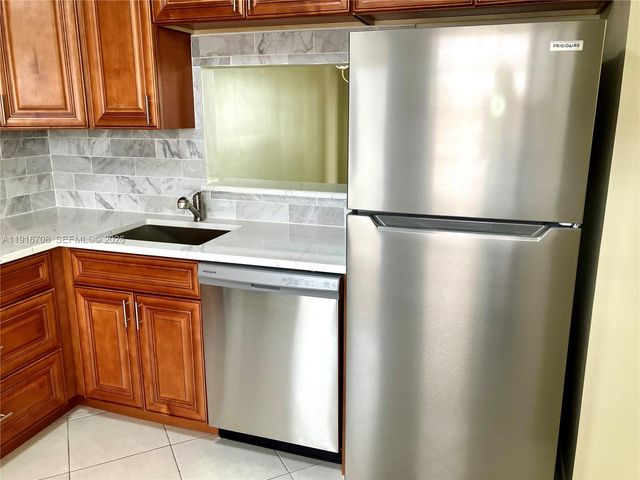4270 NW 40th Street 103, Lauderdale Lakes, FL 33319