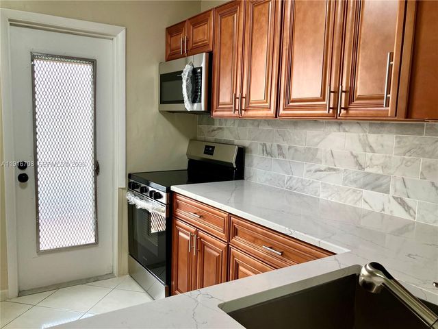 4270 NW 40th Street 103, Lauderdale Lakes, FL 33319