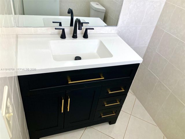 4270 NW 40th Street 103, Lauderdale Lakes, FL 33319