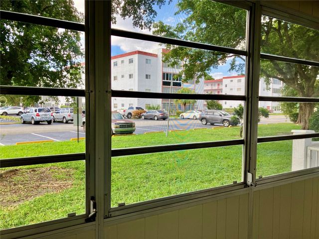 4270 NW 40th Street 103, Lauderdale Lakes, FL 33319
