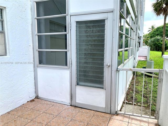 4270 NW 40th Street 103, Lauderdale Lakes, FL 33319