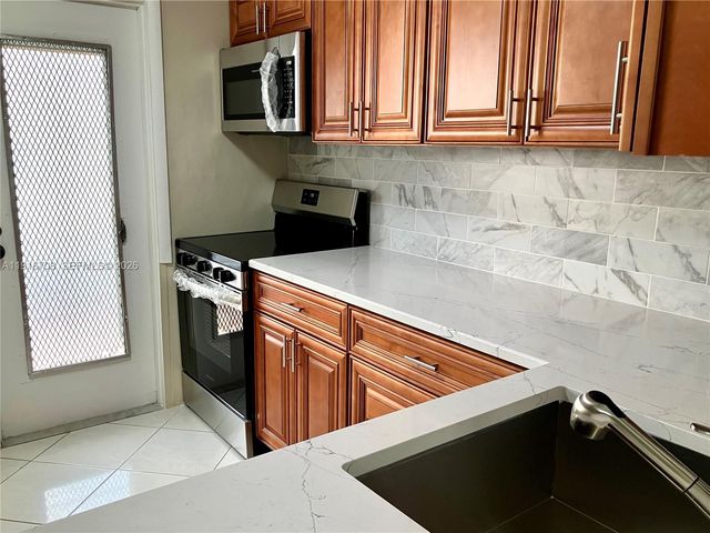 4270 NW 40th Street 103, Lauderdale Lakes, FL 33319