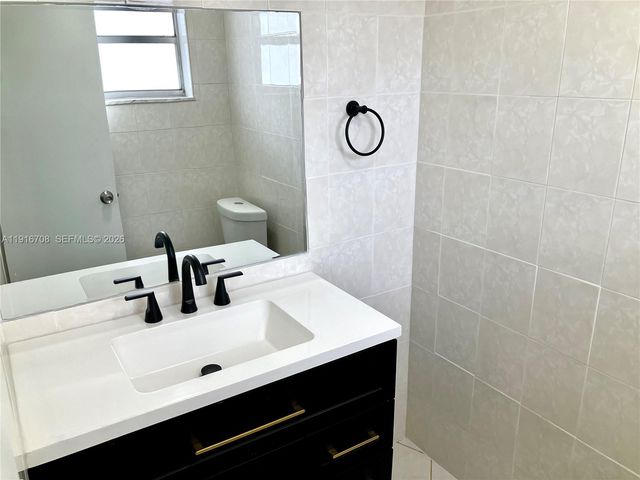 4270 NW 40th Street 103, Lauderdale Lakes, FL 33319
