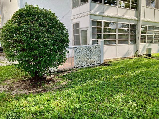 4270 NW 40th Street 103, Lauderdale Lakes, FL 33319