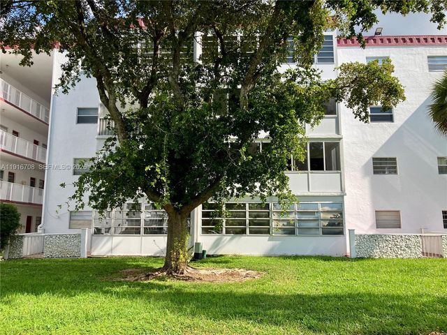 4270 NW 40th Street 103, Lauderdale Lakes, FL 33319