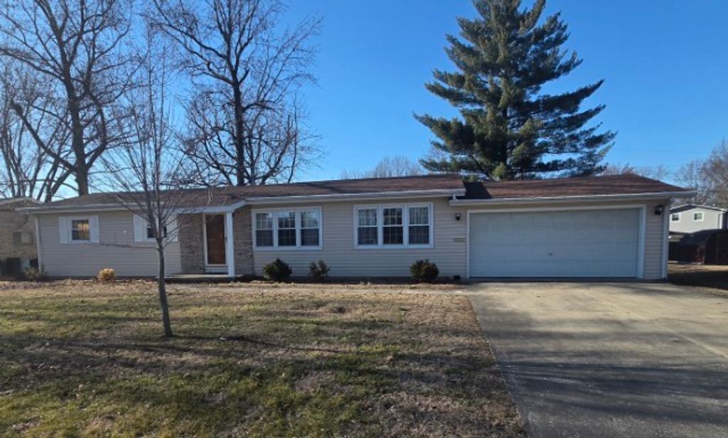 Image 12 of property listing at 2908 Jamison Boulevard, Mt Vernon, IL 62864