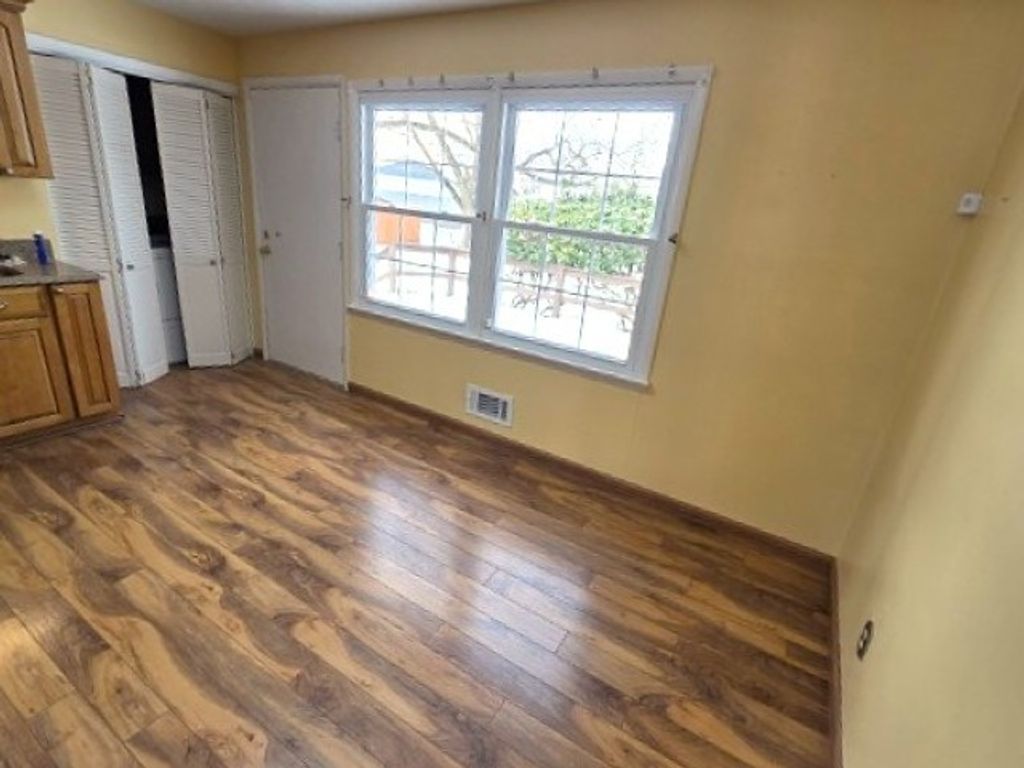 Image 15 of property listing at 2908 Jamison Boulevard, Mt Vernon, IL 62864