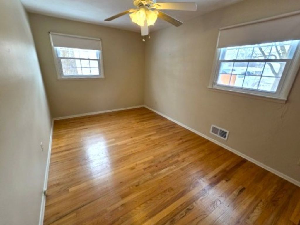 Image 6 of property listing at 2908 Jamison Boulevard, Mt Vernon, IL 62864