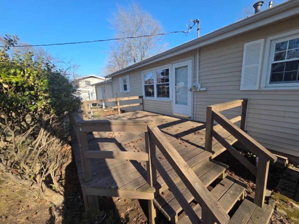 Image 10 of property listing at 2908 Jamison Boulevard, Mt Vernon, IL 62864