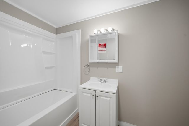 35 South Street, Claremont, NH 03743