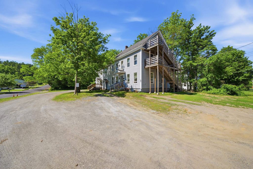 35 South Street, Claremont, NH 03743
