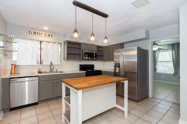 17315 Glenhew Road, Humble, TX 77396