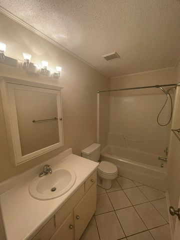 117 Woodleigh Rd., Dothan, AL 36305