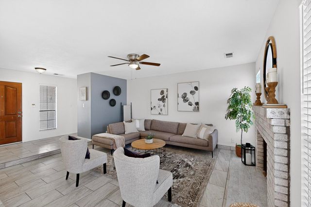 350 Western Hills Drive SE, Rio Rancho, NM 87124