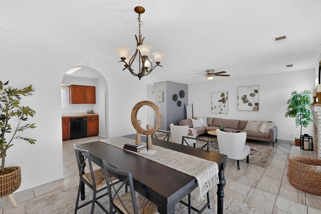 350 Western Hills Drive SE, Rio Rancho, NM 87124