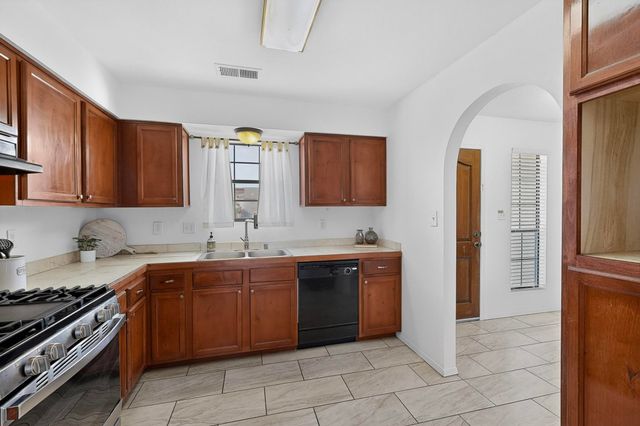 350 Western Hills Drive SE, Rio Rancho, NM 87124