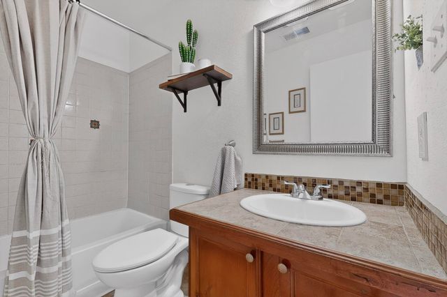 350 Western Hills Drive SE, Rio Rancho, NM 87124