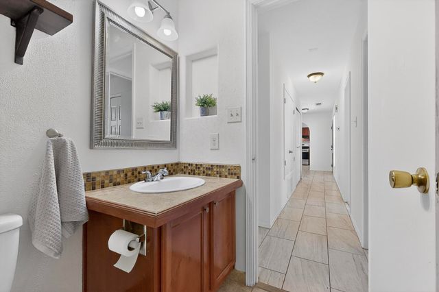 350 Western Hills Drive SE, Rio Rancho, NM 87124