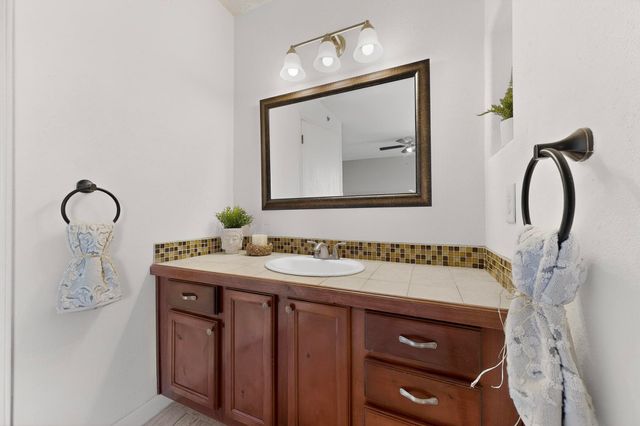 350 Western Hills Drive SE, Rio Rancho, NM 87124