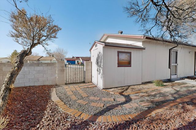 350 Western Hills Drive SE, Rio Rancho, NM 87124